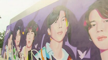 「BTS」10周年イベントに40万人熱狂！　“スマホ撮影OK”が国際的人気のカギ？　SNS投稿で世界中に拡散