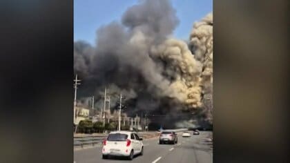 自動車部品工場で大規模火災　50人超けが、うち24人重傷　14人と連絡取れず　韓国・大田