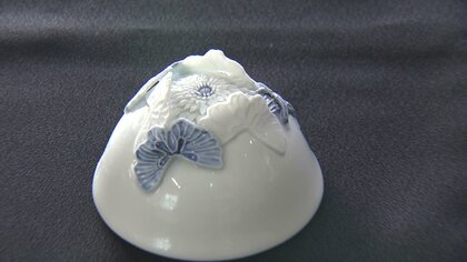 三川内焼 手描き　伝統工芸士　文恵作　唐子　陶板 陶額 渕赤桜 扇と唐子絵豆皿 ｜ Mikawachi Ware