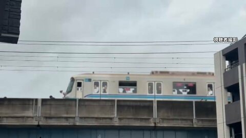 「エアコンなく蒸し風呂」東京メトロ東西線 が一部運転見合わせ　朝のラッシュ直撃　乗客が線路脇を歩く姿も　午後4時半頃運転再開