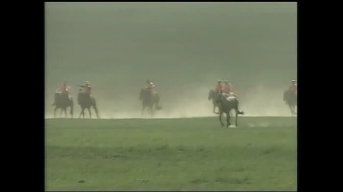 競馬会場で行われた5歳馬30キロレース