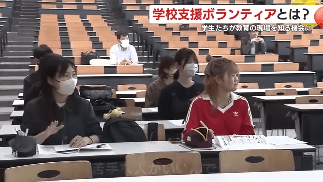 真剣な表情の学生たち
