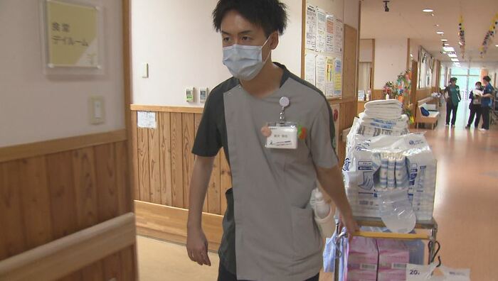 看護助手として働く