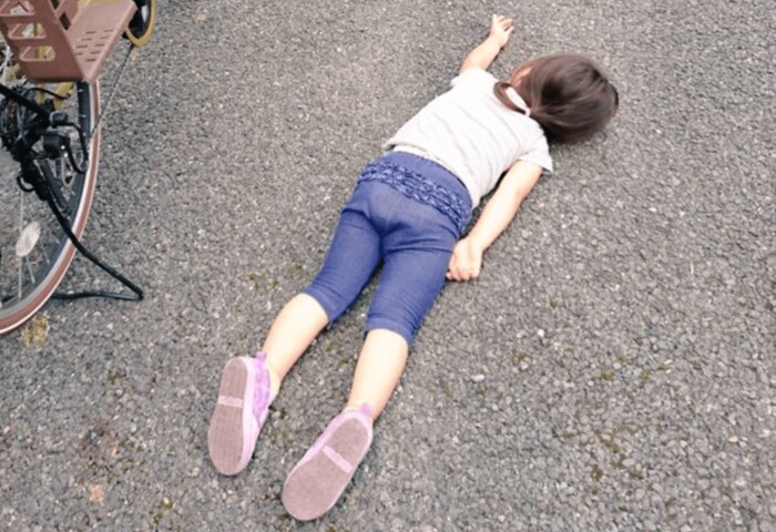 娘さん「ねこちゃーんおいでー」