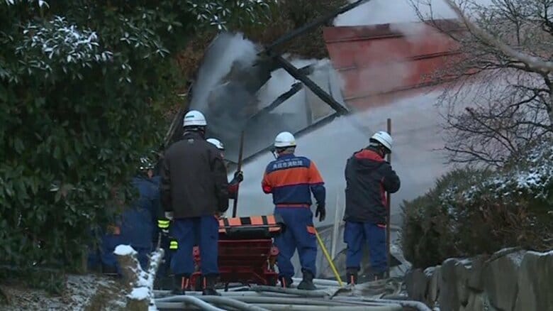 角田市で住宅全焼　早朝の火事で物置も焼ける　住人は外出中　けが人なし〈宮城〉｜FNNプライムオンライン