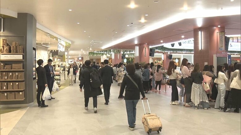 開店前から約1300人の行列…『ららぽーと安城』オープン 愛知初出店の31店舗を含む215の店が並ぶ｜FNNプライムオンライン