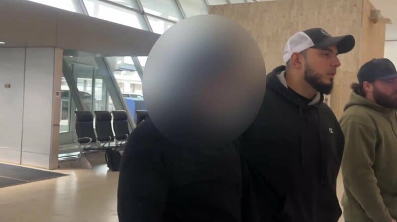 2015年に神社の重要文化財などに“油” アメリカ在住の63歳医師の男を逮捕 午後にも日本到着へ|FNNプライムオンライン