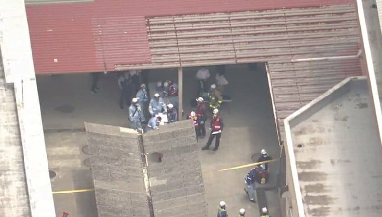 【速報】「何者かがスプレーまいて負傷者がいる」大阪・貝塚市の市立中学校でスプレーまかれる　生徒や教職員など20人以上がのどの痛みなど訴え｜FNNプライムオンライン