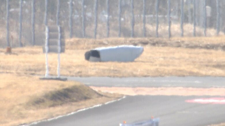 【速報】成田空港･滑走路脇に部品　貨物機から落下の4メートルの翼と確認｜FNNプライムオンライン