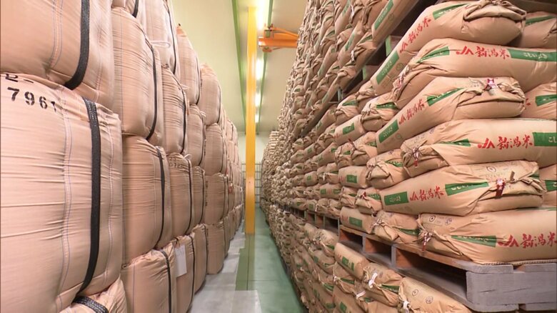 倉庫で保管されている備蓄米