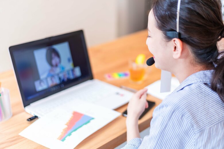 テクノロジーの進化とともに外出も減った（イメージ）