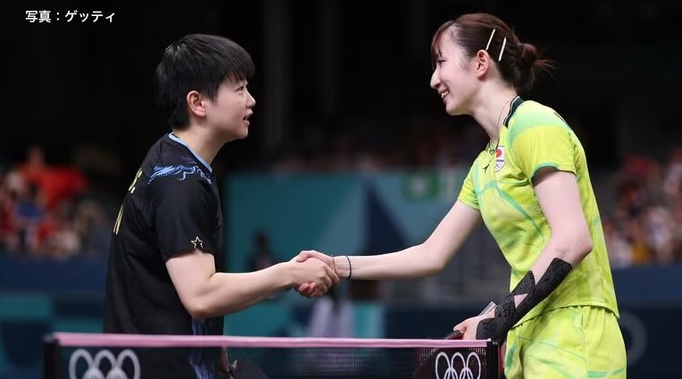 孫穎莎選手（左）と早田選手