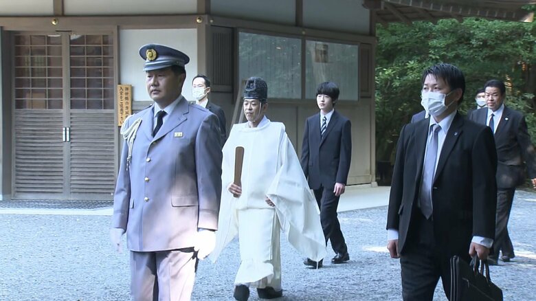 「内宮」に先立ち「外宮」を参拝される悠仁さま（1日午後）
