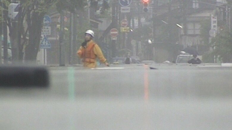 道路が川のように…