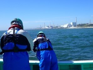 海水採取の様子（出典：環境省ホームページ）