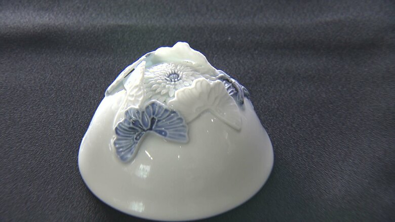 菊を裏面に施す斬新な発想を取り入れてみた