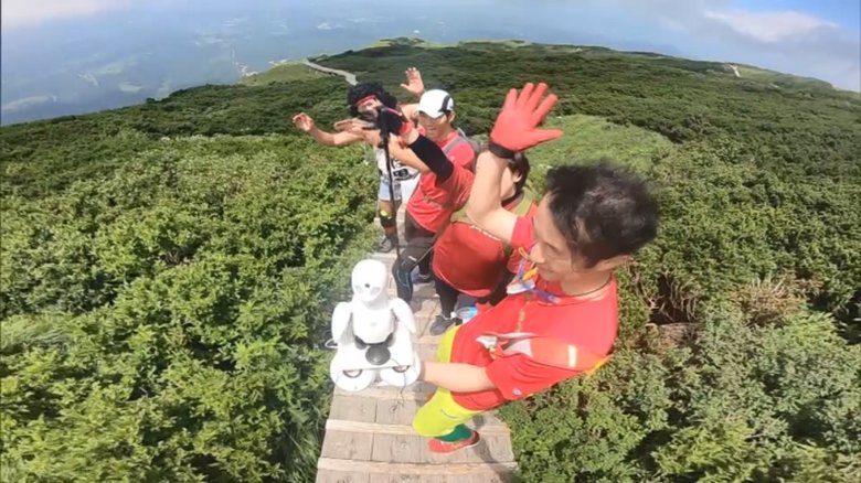 疑似登山で登頂成功!難病を抱える女性の登山の夢を叶えたロボット「OriHime」