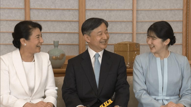 新年を迎えられた天皇ご一家（去年12月11日撮影）