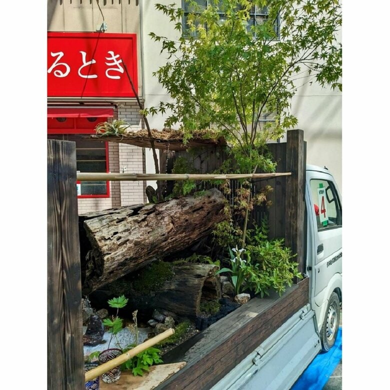 狭いスペースに美しい世界が広がっている（提供：富山市観光協会）