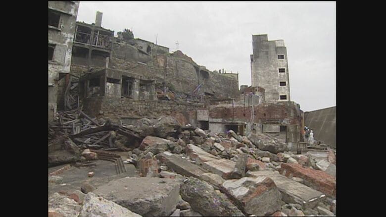 老朽化が進む軍艦島（2005年）