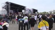 富山湾をバックに「ONE FES」開幕  アーティスト22組が音楽ライブ  大勢の観客で熱気  