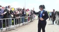 【高木美帆さん”感謝”のパレード】スピードスケート日本女子最多10個のメダル獲得し引退_「ありがとう」伝えるパレードにファン1200人_行きつけの寿司店は「好きな納豆巻き食べにきて」＜北海道・幕別町＞
