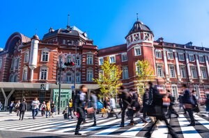 「緊急事態宣言」が発令されたら…外出は制限?内閣官房のサイトにQ&A