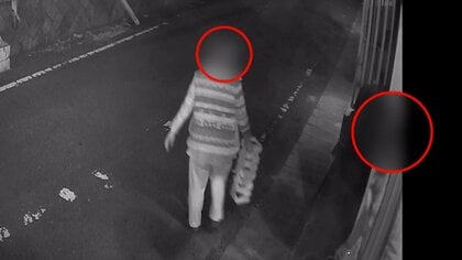 「不思議…」コインランドリーから傘立て盗まれる　男女が店の入口付近から盗み出す“瞬間”