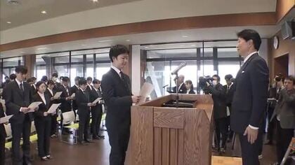 岡山県庁で新規採用職員の辞令交付式　「一緒に岡山を熱く、岡山を元気に」の訓示に身を引き締め【岡山】