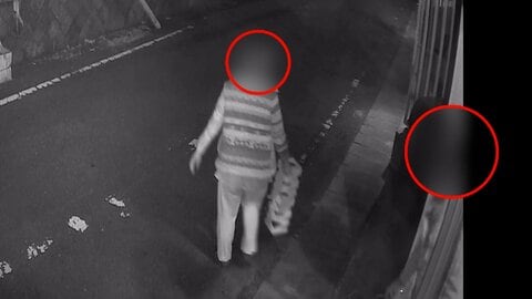 「不思議…」コインランドリーから傘立て盗まれる　男女が店の入口付近から盗み出す“瞬間”