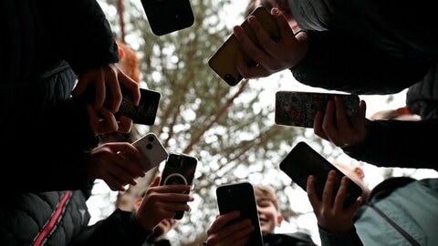 13歳未満のSNS利用禁止へ　ドイツ政府