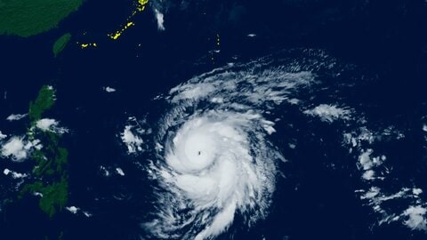 【台風情報】大型で猛烈な台風30号、23～24日にかけて石垣島などに接近か　前線刺激し列島に影響与える恐れ