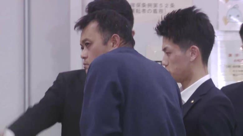 犯行後約1時間半かけて20キロ離れた朝霞駐屯地に戻る…東京・赤坂女性刺傷事件で逮捕の自衛官の男（43）「休みだったが朝から昼ごろまで職場にいた」｜FNNプライムオンライン