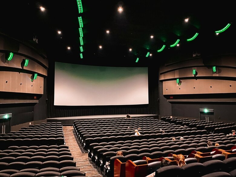 映画チケット「2000円」が主流に　大手映画館の５割が今年値上げ…電気代・人件費増加で｜FNNプライムオンライン