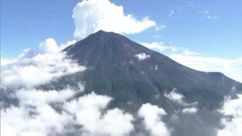 富士山・静岡側が山開き　3つの登山道が山頂まで一斉に開通　2025年度の夏山シーズンから入山料の徴収など登山規制を初めて実施　人数規制は設けず｜FNNプライムオンライン