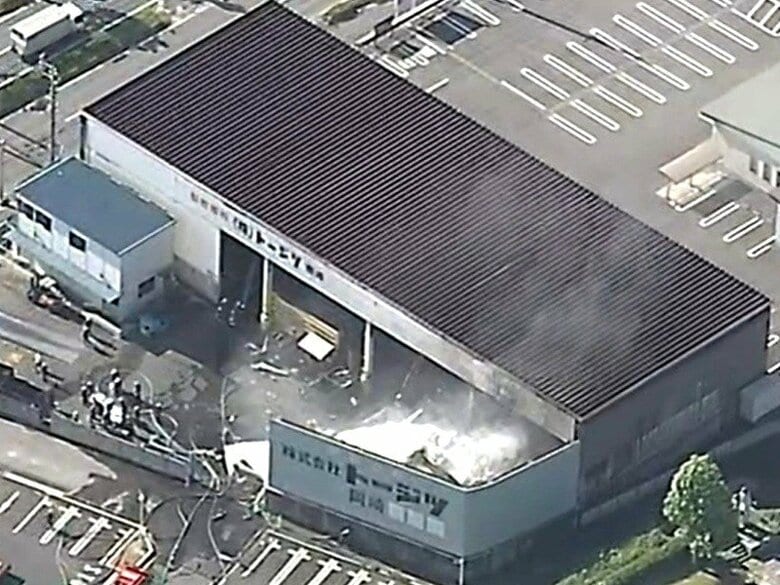 「黒煙が出ている」通報相次ぐ…愛知県岡崎市の金属リサイクル会社で火事 工場が燃えていて消火活動続く｜FNNプライムオンライン