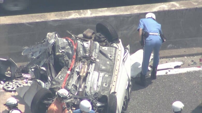 阪神高速で車ひっくり返り大破…出入り口でバス・ダンプカー・車の3台が衝突　20代男性ケガで病院搬送　大阪市｜FNNプライムオンライン