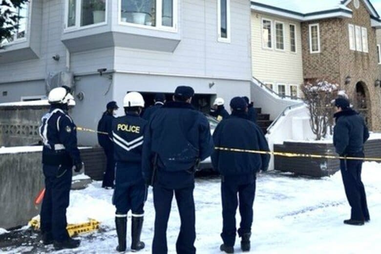 車両の下敷きに…80代夫が運転する車にはねられ80代妻が意識不明の重体「バックして、音がしたけど、何だろうと思ったままバックしてしまった」買い物に出かける直前の事故＜北海道札幌市厚別区＞｜FNNプライムオンライン