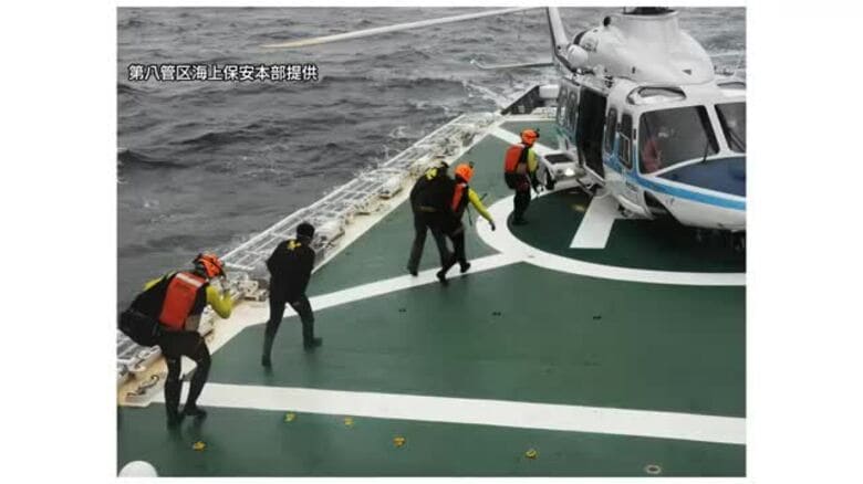 【続報】島根県沖の日本海で船沈没…北朝鮮籍の男性3人救助も1人心肺停止　曳航していた貨物船に引き渡し｜FNNプライムオンライン