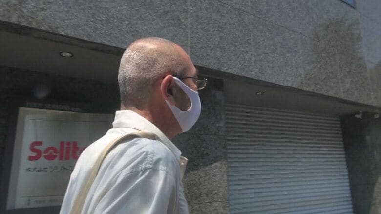 東京のギャラリーに向かう篠原さん