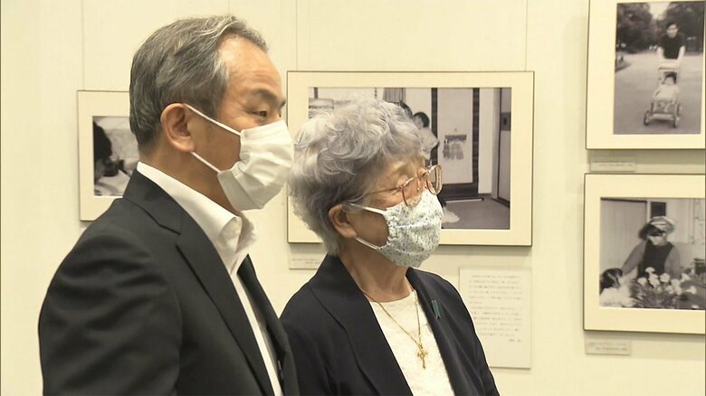 母･早紀江さんは、横田めぐみさんのパネル展を訪れた（8月）