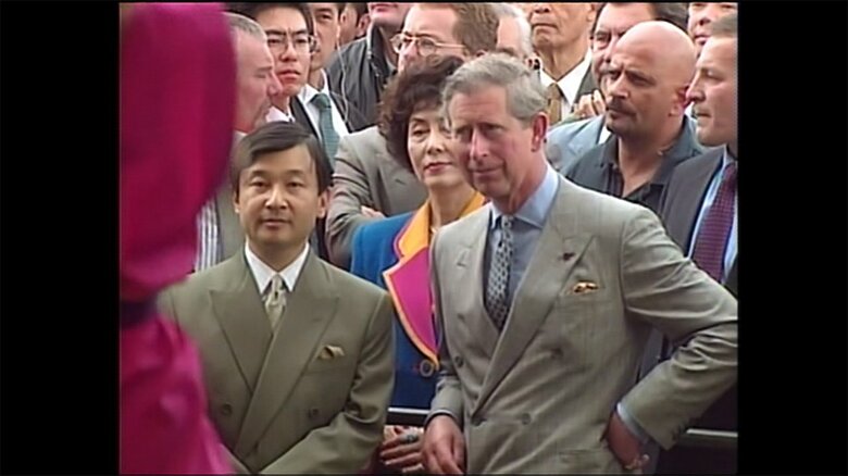 2001年、イギリスを訪問された天皇陛下とチャールズ新国王