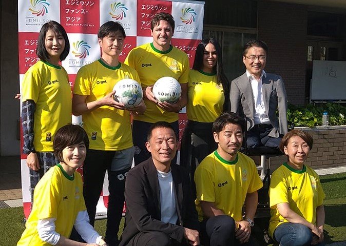 渡辺由美子さん（前列右端）「教育格差を無くすためには体験の機会をどう確保するかが重要」