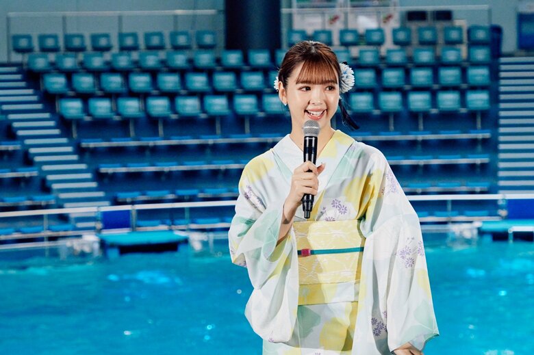 浴衣姿の藤田ニコルさん