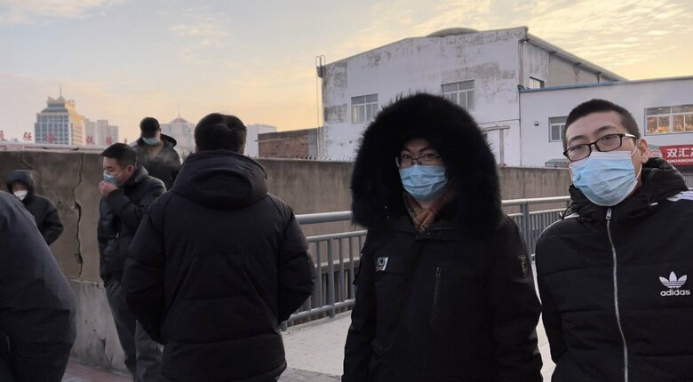 常に付いてくる集団の男たち