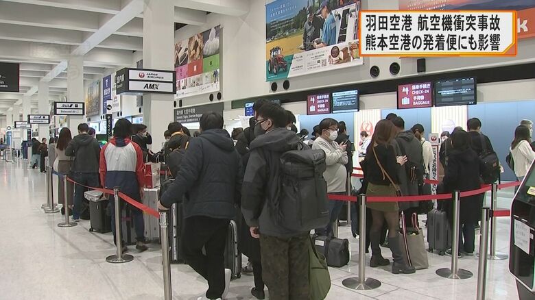 航空各社のカウンターの前にできた列