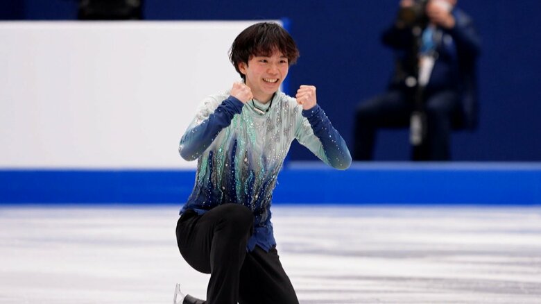 2022年世界選手権で友野はショート演技後ガッツポーズを見せた