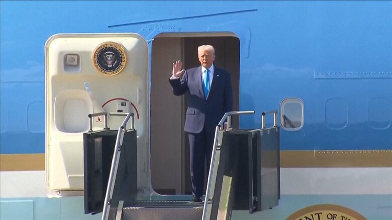 韓国に到着したエアフォースワンとトランプ大統領（10月29日・釜山）