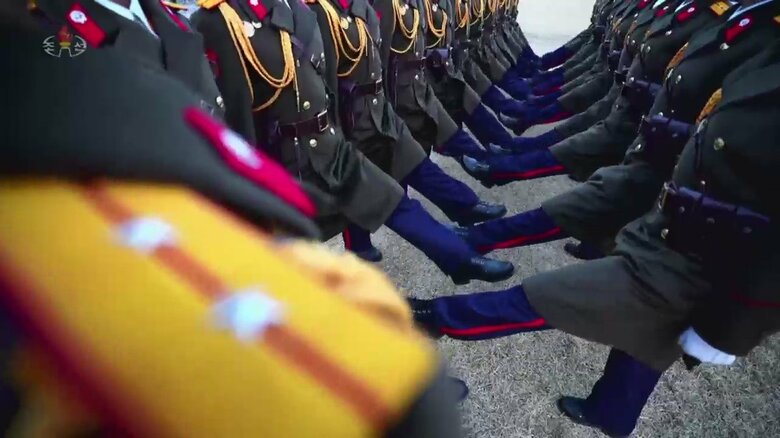 「朝鮮人民軍創建75周年を祝う盛大な軍事パレード映像」の1シーン⑨
