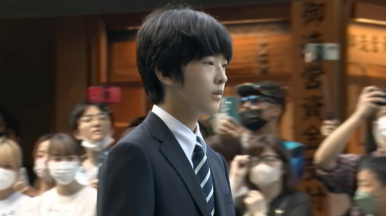 伊勢神宮「内宮」を参拝される悠仁さま